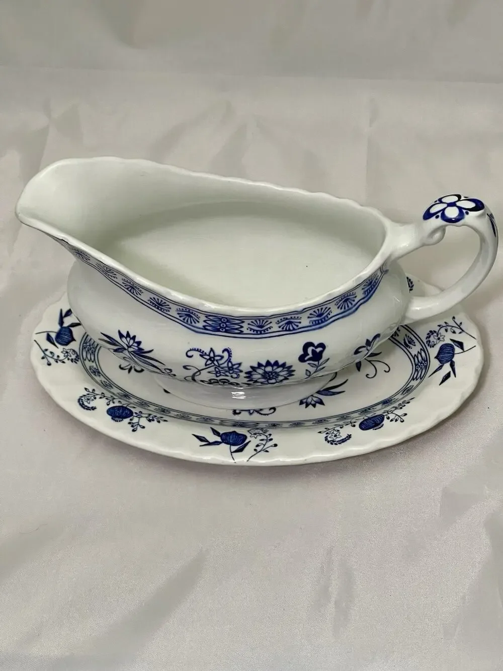 Vtg J & G Meakin England Gravy Boat 8